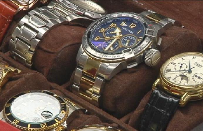 La policía busca a los propietarios de estos objetos robados en casas de Miami, Miami Beach y el condado de Collier. Se pide a quien tenga información sobre estos casos que llame al 305-279-6929 o al 305-471-2800.