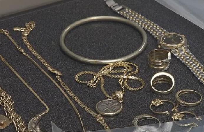 La policía busca a los propietarios de estos objetos robados en casas de Miami, Miami Beach y el condado de Collier.