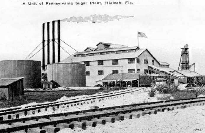 En esta foto de los años 20, se ve la Compañía de Azúcar Pennsylvania, Pennsuco, tenía una de sus plantas en Dade County, en Okeechobee Road, entre Hialeah Gardens y Krome Avenue.