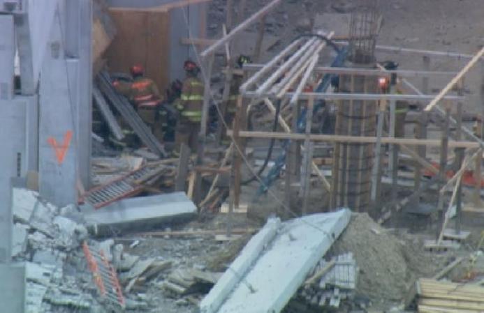 Imágenes tomadas desde el helicóptero deTelemundo 51 tras derrumbarse un garaje de varios pisos en el recinto del Miami-Dade College del Doral.