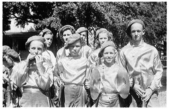 Banda de tambores y clarinete de Hialeah en una foto tomada en 1941.