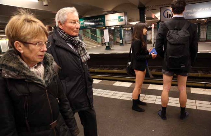 Ciudades del mundo celebran la quinta edición del día sin pantalones en el metro.