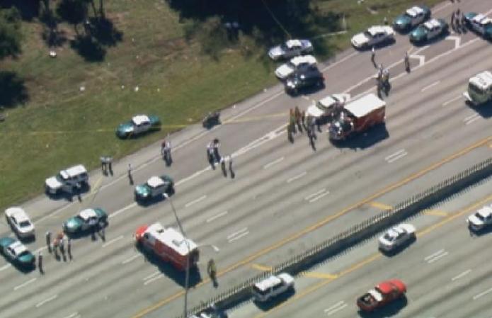 Imágenes tomadas desde el helicóptero de Telemundo 51 del lugar donde un policía de Broward ha resultado herido en un tiroteo.