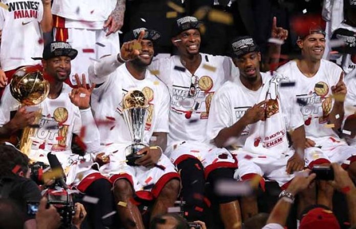2O DEJUNIO, 2013-Lebron James condujo al Heat a su segundo título consecutivo al anotar 37 puntos y capturar 12 rebotes para una victoria el jueves de 95-88 en un tenso séptimo partido de la final que estuvo a la altura de las expectativas. <br /><br /> Heat campeón <br />