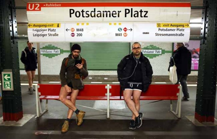 Ciudades del mundo celebran la quinta edición del día sin pantalones en el metro.