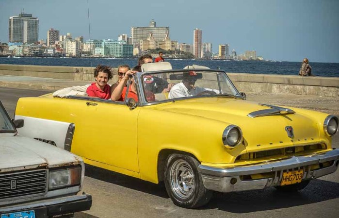 15 DE MARZO: El lujo y la poma poco a poco van apareciendo en la sociedad cubana después de medio siglo de igualitarismo y austeridad, traído sobre las reformas económicas del presidente cubano Raúl Castro.