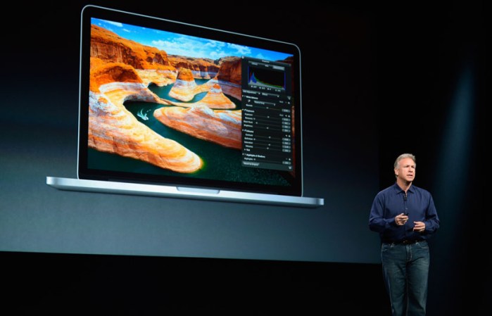 Phil Schiller, vicepresidente de márketing de productos Apple, confirmó otro de los rumores: el nuevo MacBook Pro de 13 pulgadas con "retina display" y 20% más delgado.