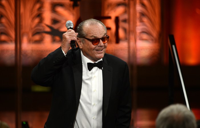 Muchos actores han ganado dos Premios Oscar en sus carreras, pero solo Walter Brennam y Jack Nicholson han recibido tres Premios Oscar a Mejor Actor por sus papeles principales y secundarios.