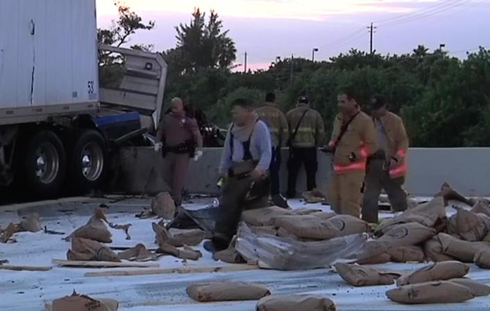 Imágenes de un accidente entre dos camiones ocurrido en Okeechobee Road.