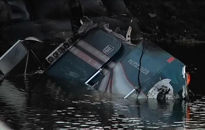 Imágenes de un accidente entre dos camiones ocurrido en Okeechobee Road.