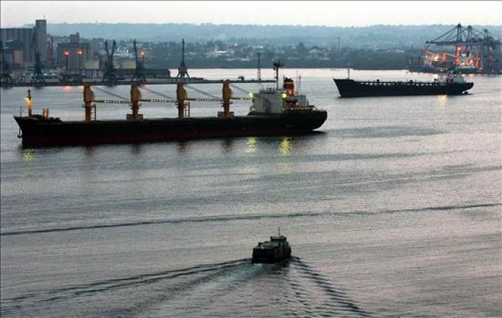 26 NOV, 2013 - Cuba potenciará el desarrollo de sus marinas turísticas con facilidades para las embarcaciones de recreo, incluido un permiso para que permanezcan hasta cinco años en la isla, según un decreto aprobado por el Gobierno y publicado hoy en la web de la Gaceta Oficial.