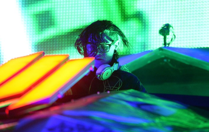SONNY JOHN MOORE, SKRILLEX