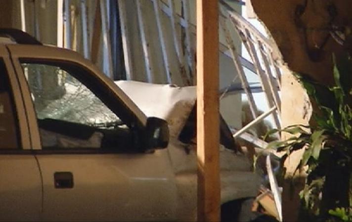 Impactantes imágenes del vehículo que se estrelló contra una residencia en Miami.
