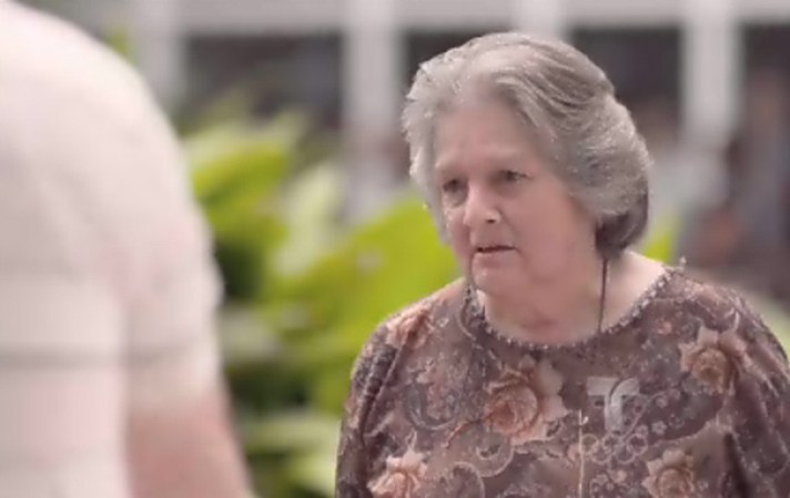 La abuela de Paty fue fundamental en la consumación del matrimonio, al interceptar a los novios en una escapada a Cali, y prácticamente llevarlos al altar para salvar el honor y la reputación de su nieta.