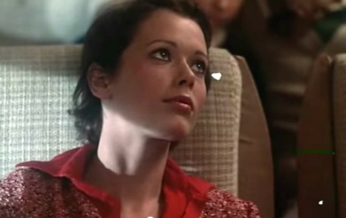 En 1974, la hermosa holandesa Sylvia Krystel protagonizó la icónica “Emmanuelle”, bajo la dirección de Just Jaeckin.