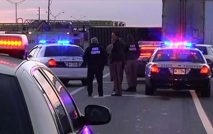 Imágenes de un accidente entre dos camiones ocurrido en Okeechobee Road.