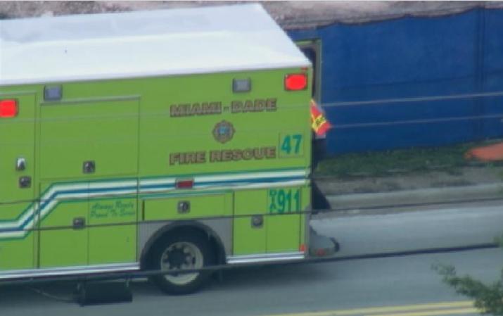 Imágenes tomadas desde el helicóptero deTelemundo 51 tras derrumbarse un garaje de varios pisos en el recinto del Miami-Dade College del Doral.