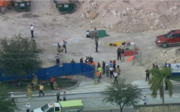 Imágenes tomadas desde el helicóptero deTelemundo 51 tras derrumbarse un garaje de varios pisos en el recinto del Miami-Dade College del Doral