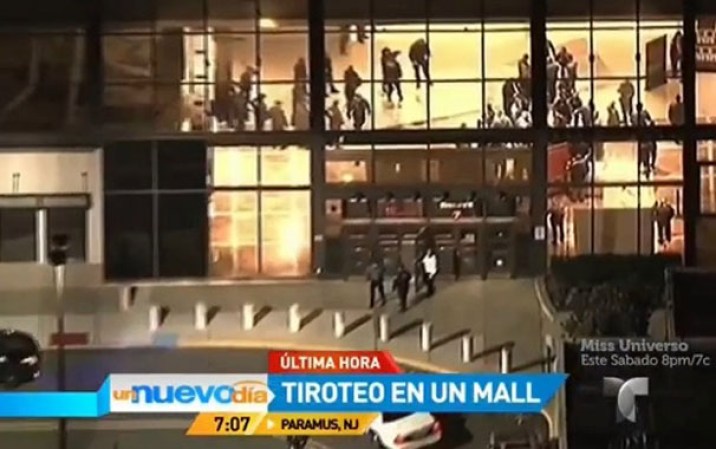 Horas antes, cientos de policías rodearon el centro comercial del norte de Nueva Jersey el lunes por la noche después que testigos dijeron que se hicieron varios disparos en su interior.