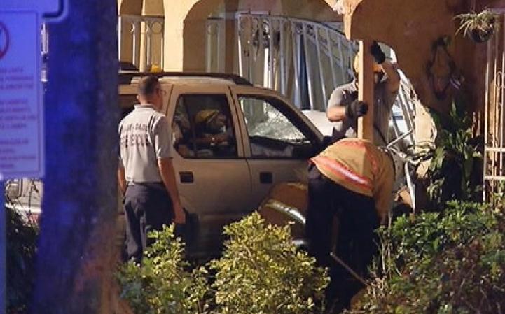La vivienda, localizada en el 84 court y Park Boulevard, quedó parcialmente destruida.