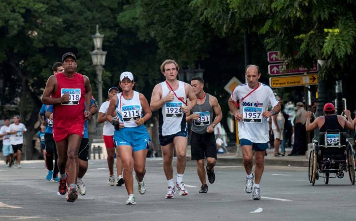 18 DE NOVIEMBRE DE 2012: Corredores de 52 países compiten en la XXVI edición del Marabana, la competencia de maratón más importante de Cuba.