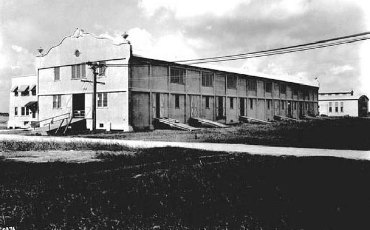 Una fotografía de 1922 de los Miami Studios and Laboratories en Hialeah, que se ubicaban en la esquina noroeste de la 9th Street y W. 2nd Avenue.
