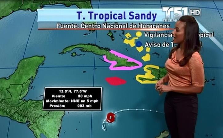 En el mediodía del martes Sandy presentaba vientos máximos sostenidos de 50 millas por hora.