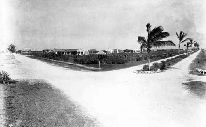 Foto de 1921 de la interseccion donde hoy se encuentra el Okeechobee Road y Palm Avenue.