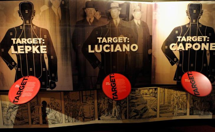 Lepke, Luciano y Capone. El primero murió ejecutado, el segundo de una enfermedad en el exilio italiano, y el tercero de sifilis en Miami Beach.