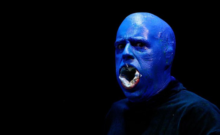 El Blue Man Group es una entidad teatral dedicada a la experimentación.