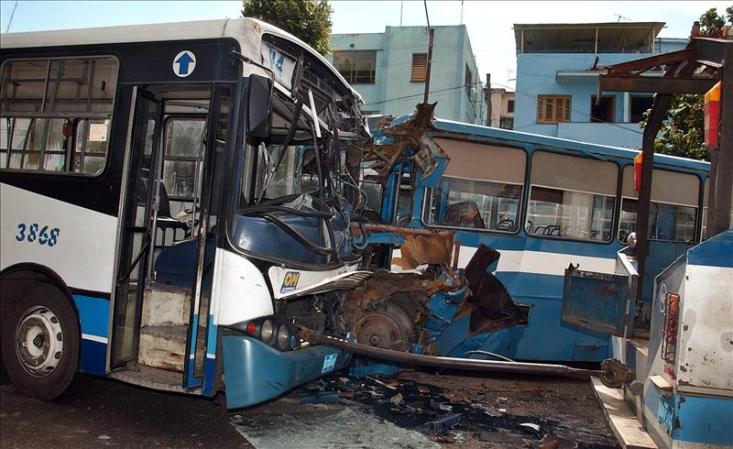 8 DE AGOSTO, 2012: Anuncian en Cuba que los accidentes de tráfico durante la primera mitad del año ascendieron a 5,637, lo que supone un aumento respecto a igual periodo de 2011 y la cifra más alta para esos meses en los últimos 12 años.