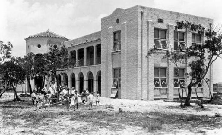 En esta imagen de 1924 se puede apreciar la Hialeah School en E. 2nd Avenue y 5th Street.