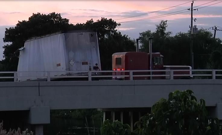 Imágenes de un accidente entre dos camiones ocurrido en Okeechobee Road.
