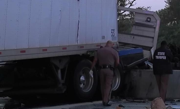 Imágenes de un accidente entre dos camiones ocurrido en Okeechobee Road.