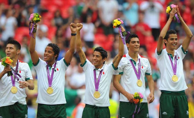 11 DE AGOSTO: La selección nacional de México se alzó con su primera medalla de oro olímpica al vencer al favorito Brasil 2-1 en una histórica final.