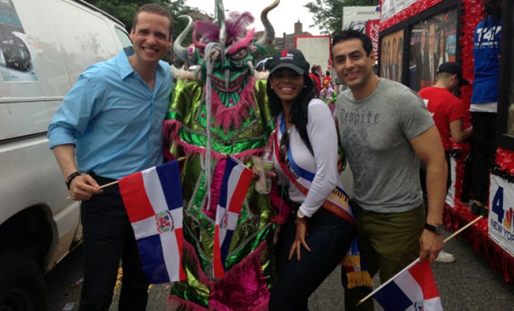 Miles de dominicanos se congregaron para celebrar por todo lo alto el Desfile Dominicano de El Bronx 2013 en la ciudad de Nueva York.