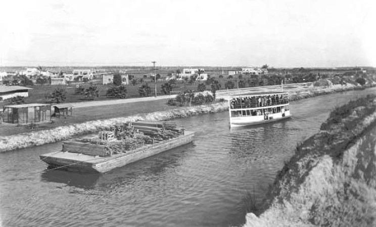 Embarcación de pasajeros llamada "Biscayne", en una fotografía de antes de 1940.