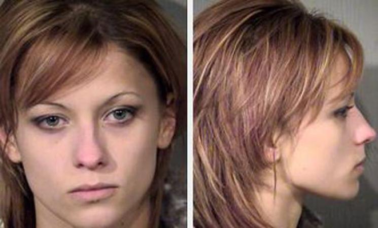 Chelsea Skinner fue arrestada el 12/10/2013 en la región Tucson, Arizona, acusada de:<br />FORGERY W WRITTEN INSTRUMENT<br />TAKING THE IDENTITY OF OTHERS