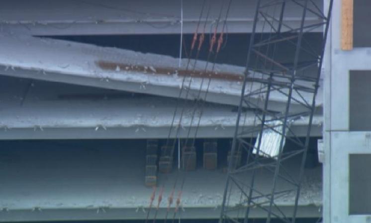 Imágenes tomadas desde el helicóptero deTelemundo 51 tras derrumbarse un garaje de varios pisos en el recinto del Miami-Dade College del Doral.