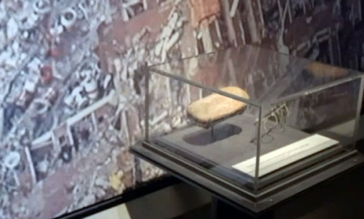 Presentan el museo de la Memoria, que rinde tributo a las víctimas de los atentados del 11 de septiembre de 2001. El mismo está ubicado en el sótano de lo que fuera el World Trade Center 1, en Nueva York.