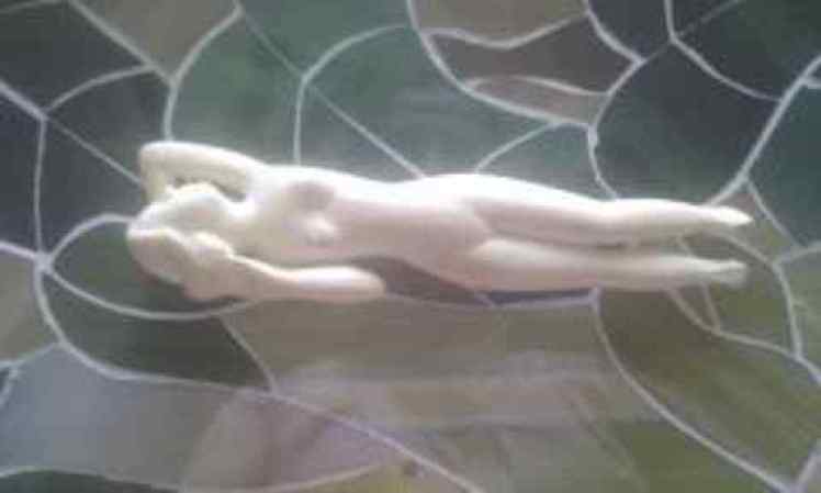 VENDO FIGURA FEMENINA DE MARFIL CHINA, MIDE 13 cms. DE LARGO, EL PRECIO ES 185 C.U.C, ES NEGOCIABE,INTERESADOS COMUNCIARSE AL TELEFONO FIJO 832-51-42, CON ROCIO O A TRAVEZ DEL CORREO rociomas57@yahoo.es