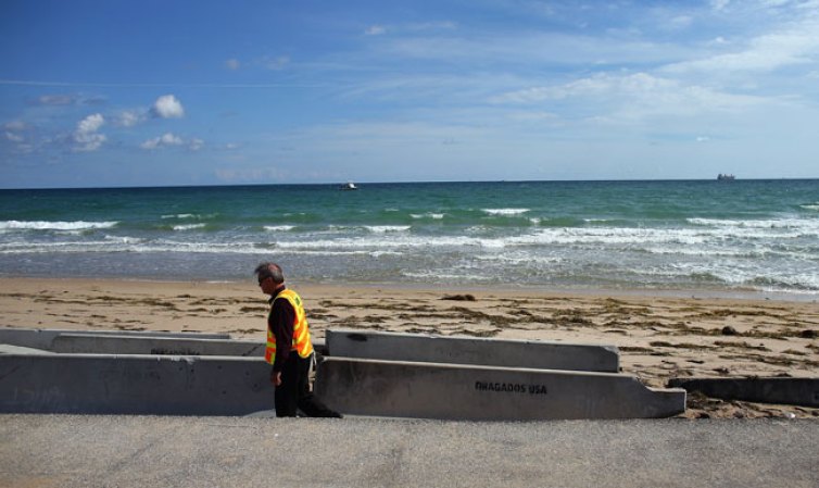 Las playas paralelas a la autovía A-1-A están sufriendo una enorme erosión que ha generado alarma entre los expertos, especialmente tras el paso de la tormenta tropical Sandy.