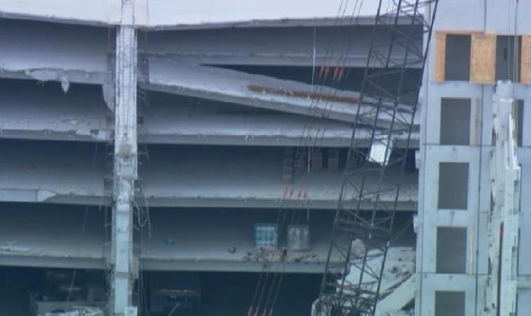 Imágenes tomadas desde el helicóptero deTelemundo 51 tras derrumbarse un garaje de varios pisos en el recinto del Miami-Dade College del Doral.