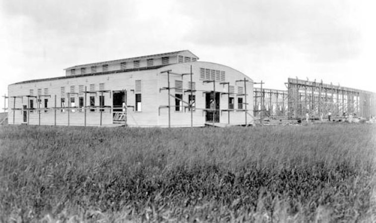 Imagen de 1920 de los Miami Studios en construcción.