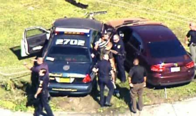 Una intensa persecución policial que involucró a la policía de Hialeah sobre el Palmetto, terminó con el arresto de un hombre sospechoso de robo a mano armada en el noroeste de Miami-Dade.