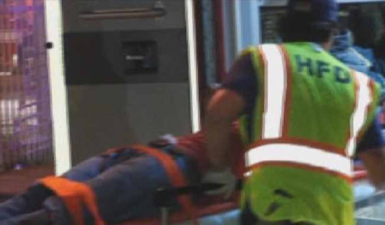Un hombre identificado como Ramón Lorido que robó un camión de remolque llevó a las autoridades en una persecución antes de chocar el camión en un edificio de apartamentos en Hialeah la madrugada del miércoles 7 de agosto del 2013.