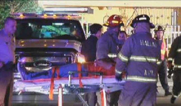 Un hombre identificado como Ramón Lorido que robó un camión de remolque llevó a las autoridades en una persecución antes de chocar el camión en un edificio de apartamentos en Hialeah la madrugada del miércoles 7 de agosto del 2013.