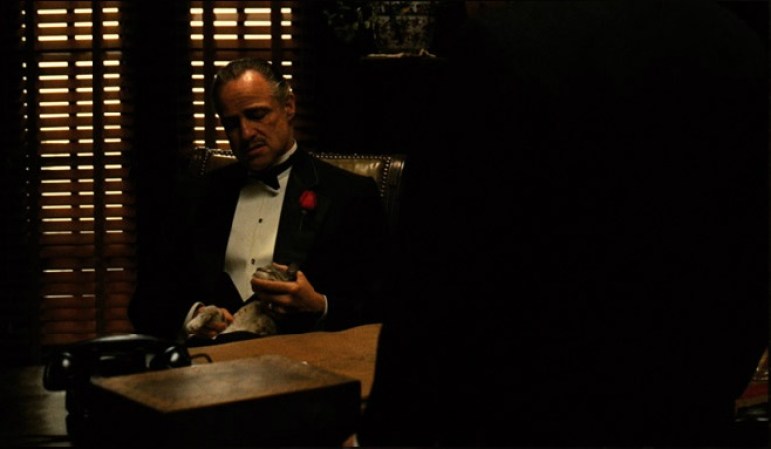 "The Godfather" (1972). Esta adaptación cinematográfica de la novela de Mario Puzo es para muchos la mejor película de todos los tiempos. ¿Cuáles son tus cintas favoritas basadas en libros? Nos gustaría conocer tus comentarios.