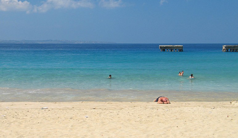 Crash Boat Beach: localizada en Aguadilla, Puerto Rico. Una de las playas favoritas por su inmenso y tranquilo mar turquesa. Excelente para bucear y hacer snorkel.