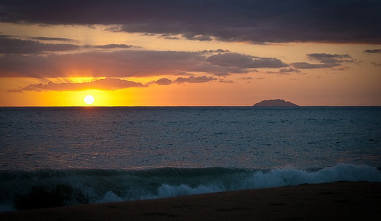 Rincón: El punto más al oeste de la isla de Puerto Rico, conocido como “El pueblo de los bellos atardeceres” y como la capital del "surfing".